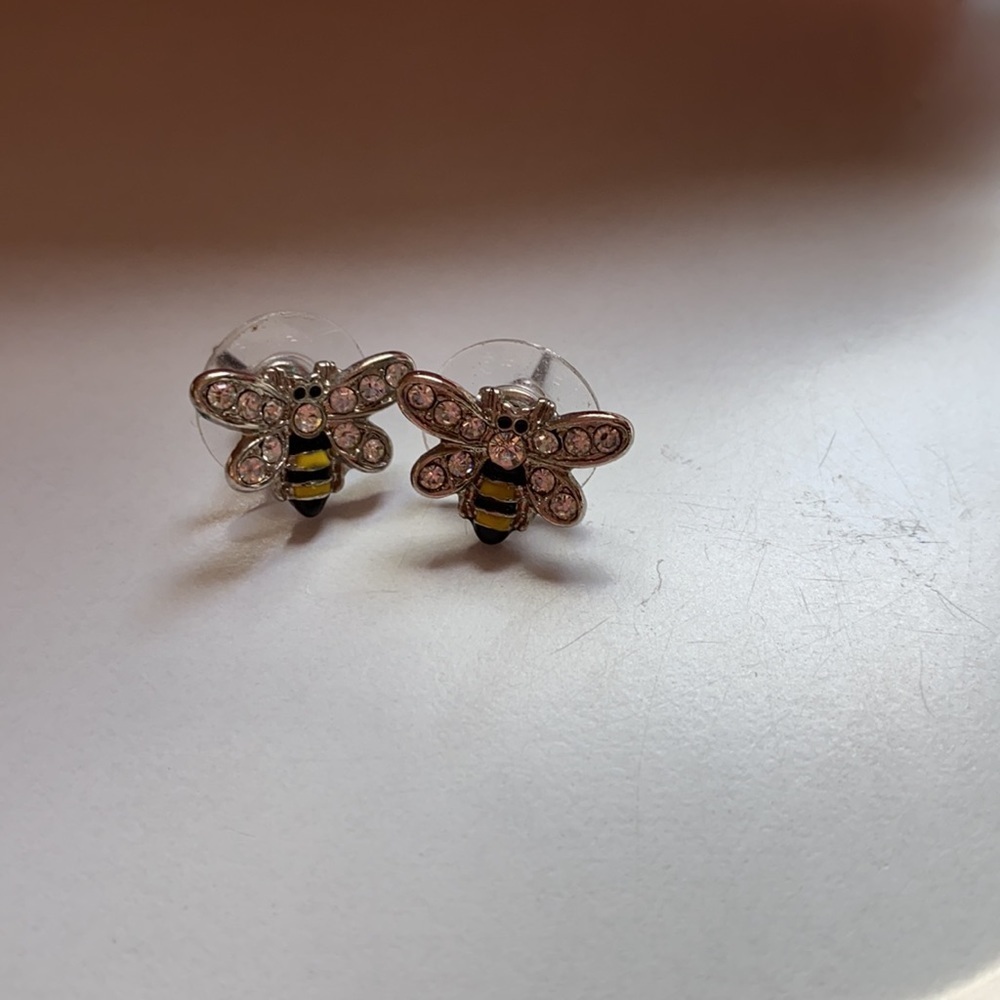 Costume bee jewelry with two pairs of earrings one queen bee necklace talisman - Picture 2 of 7